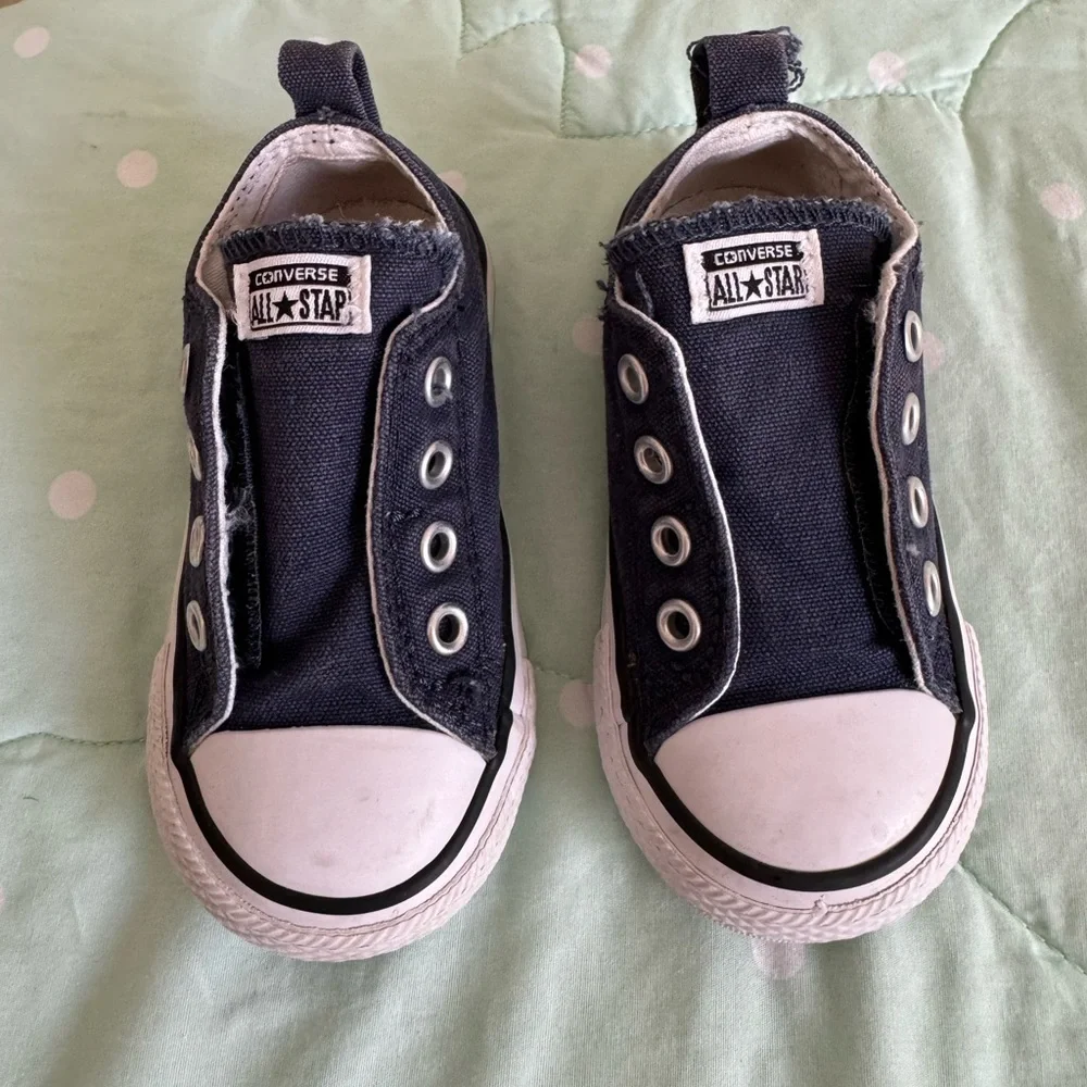 Converse Velcro Blue Kids Sneaker size 6